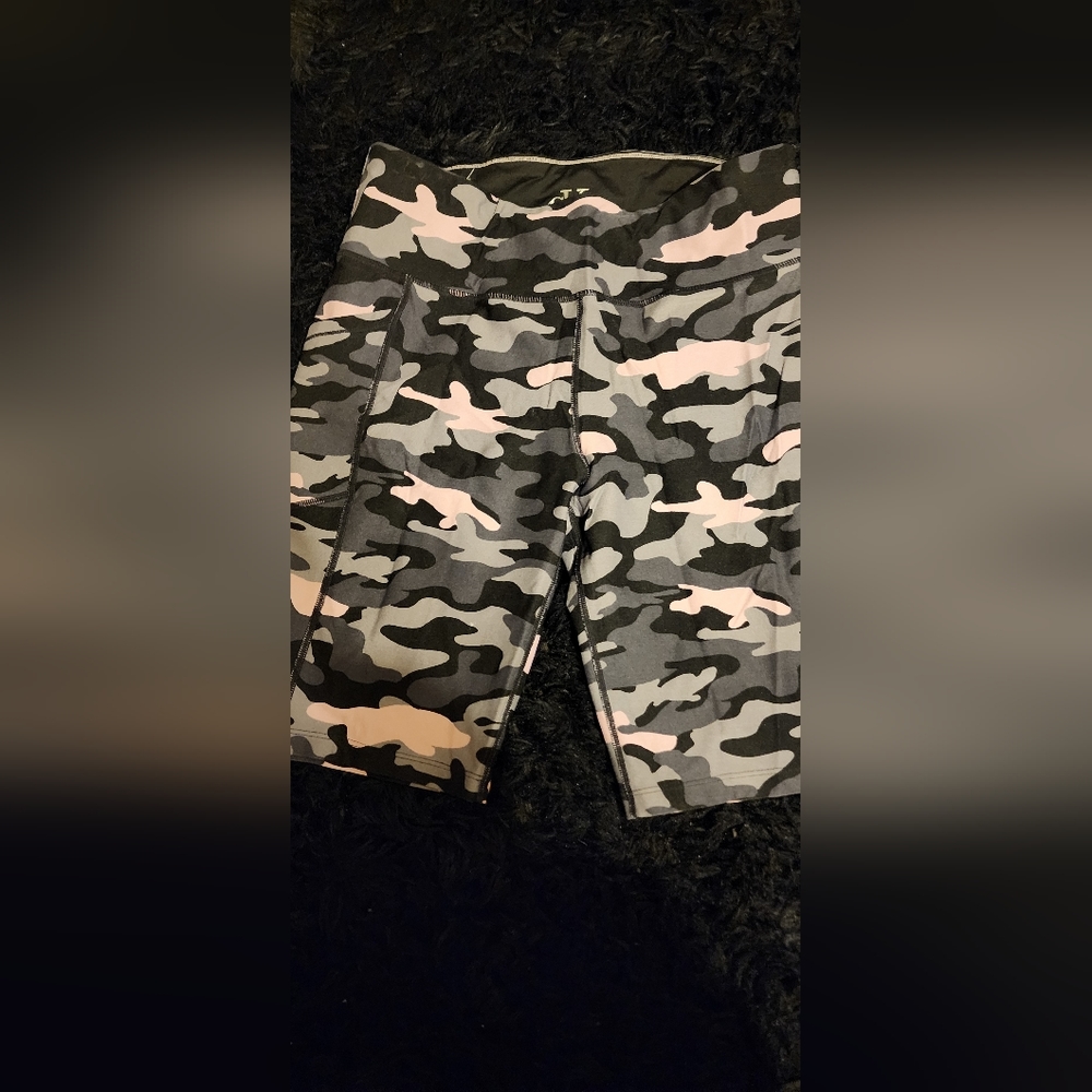 💕💕Calvin Klein Camo Shorts